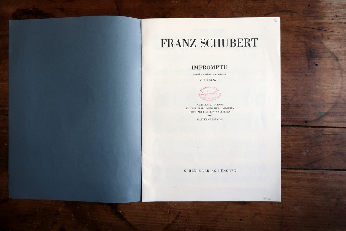 Title page naming Schubert, Opus 90 No. 1 and Walter Gieseking, with a faded red oval stamp.