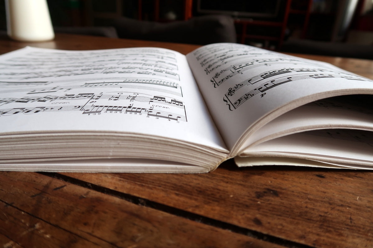 Table Thématique showing twenty numbered musical openings in two columns.