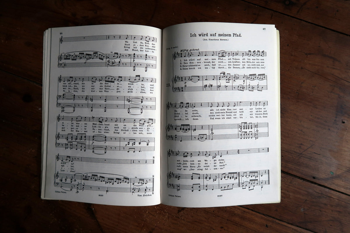 Edition Peters 299b Mozart Lieder cover marked Tiefere Stimme with a curled lower corner.