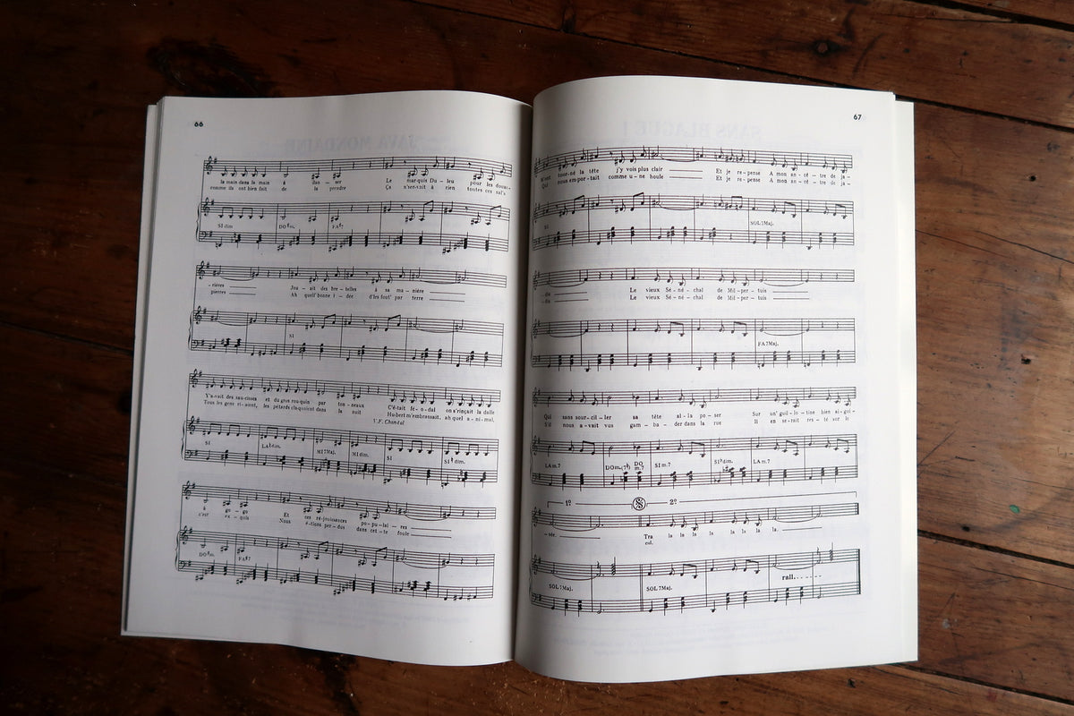 Oh ! C’est divin score spread with French lyrics, piano accompaniment and guitar chord symbols.