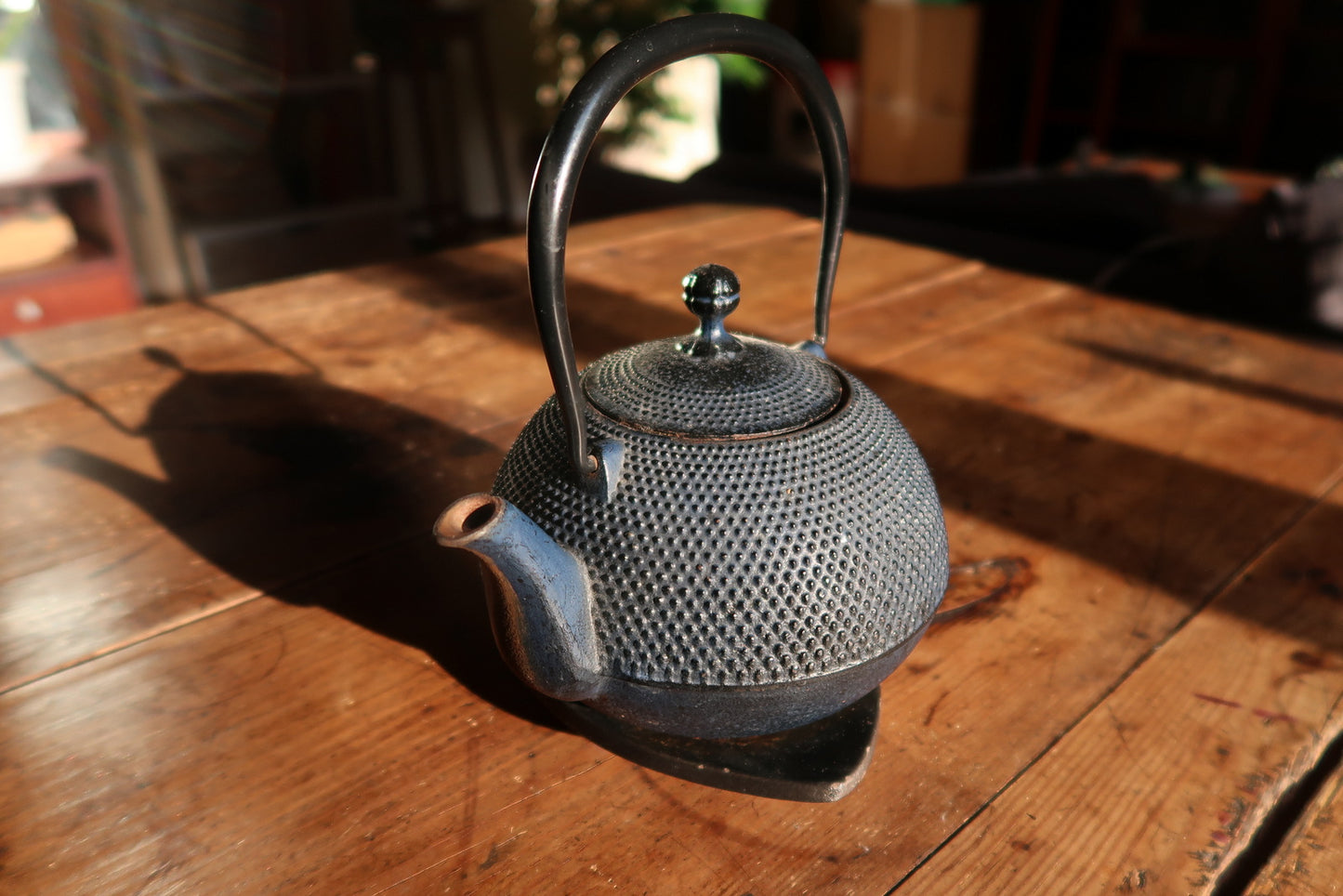 Vintage Japanese style cast iron tea kettle, decorative hobnail pattern