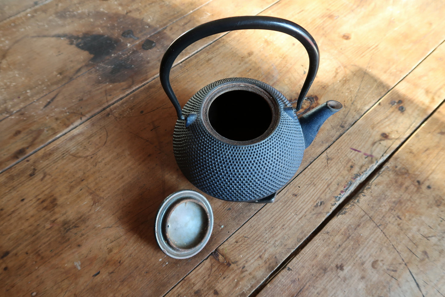 Japanese tetsubin style teapot, cast iron construction with rustic finish