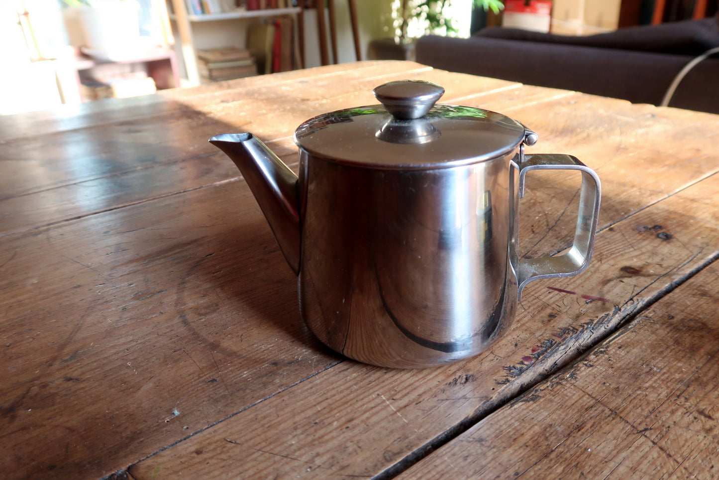 Stainless steel teapot full view, minimalist design with mirror polished finish