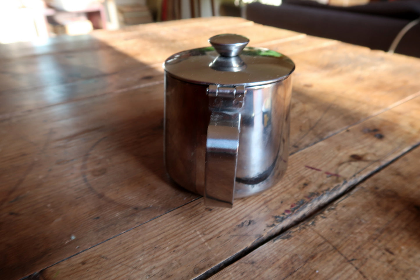 18/10 stainless steel teapot close-up, smooth surface and refined craftsmanship