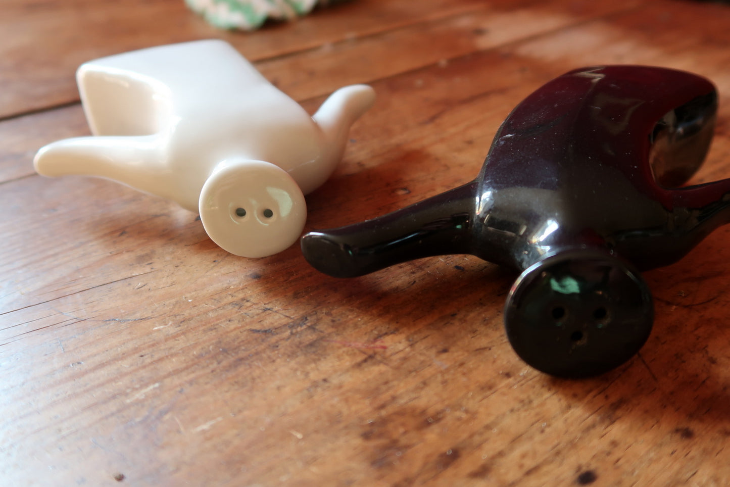 Modern black and white salt and pepper shakers, minimalist tabletop decor