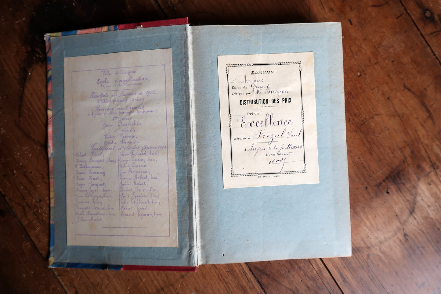 Antique theatre book La Joie fait peur, one-act comedy in prose