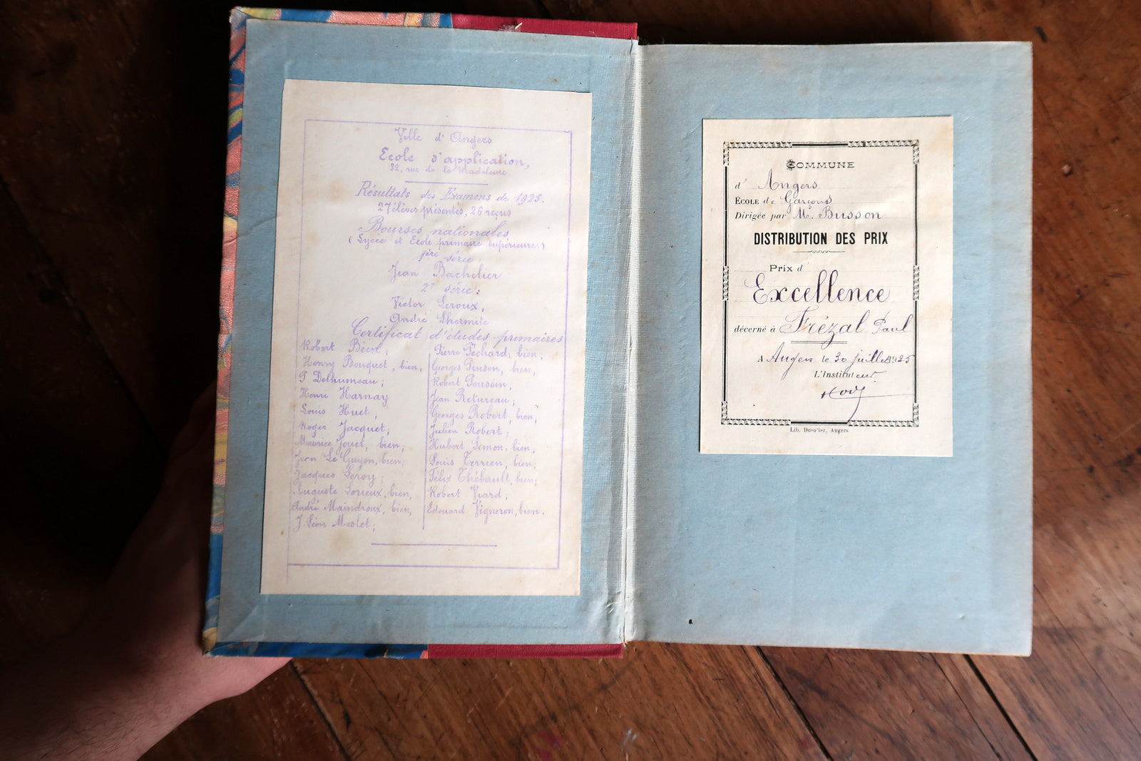 Vintage French book full view, La Joie fait peur classic literary work