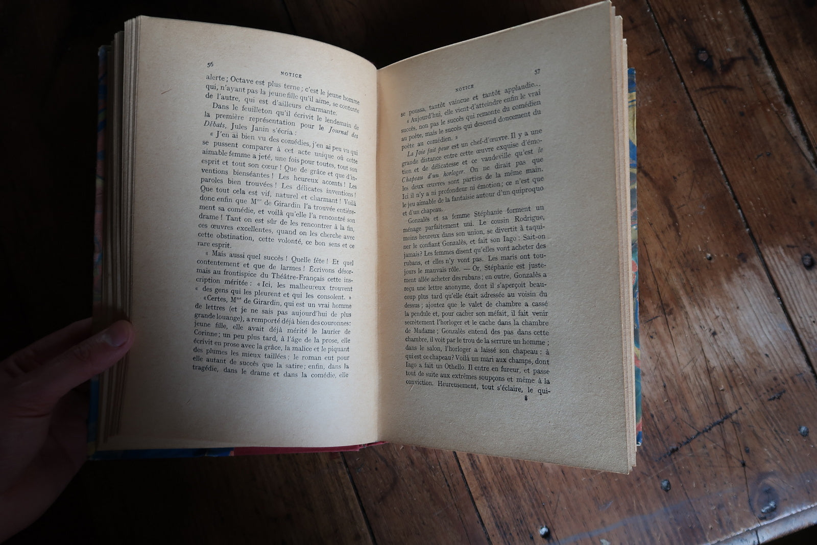 La Joie fait peur interior pages, French prose text and dialogue layout