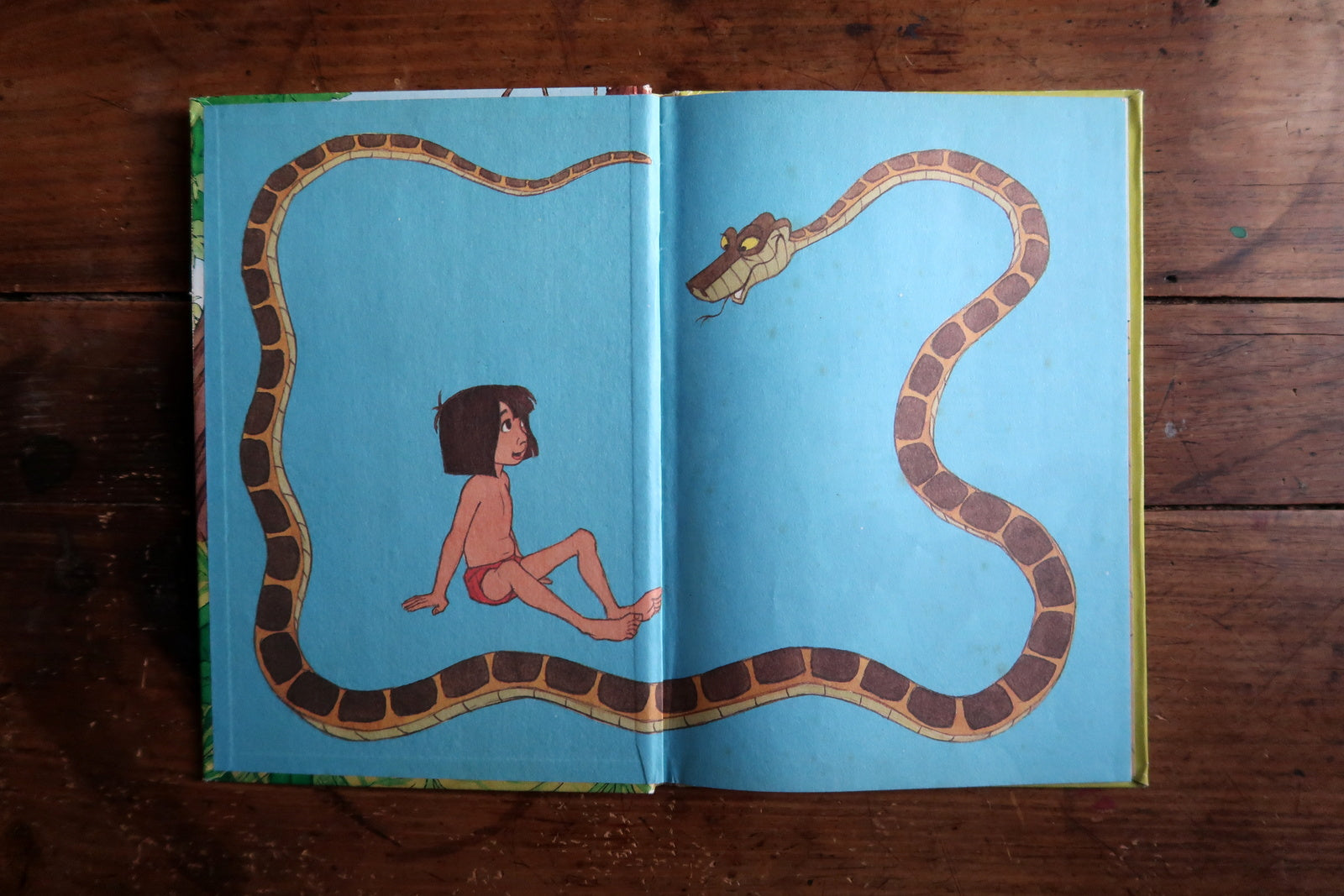 Mowgli et Kaa Disney book full view, 1981 illustrated hardcover edition
