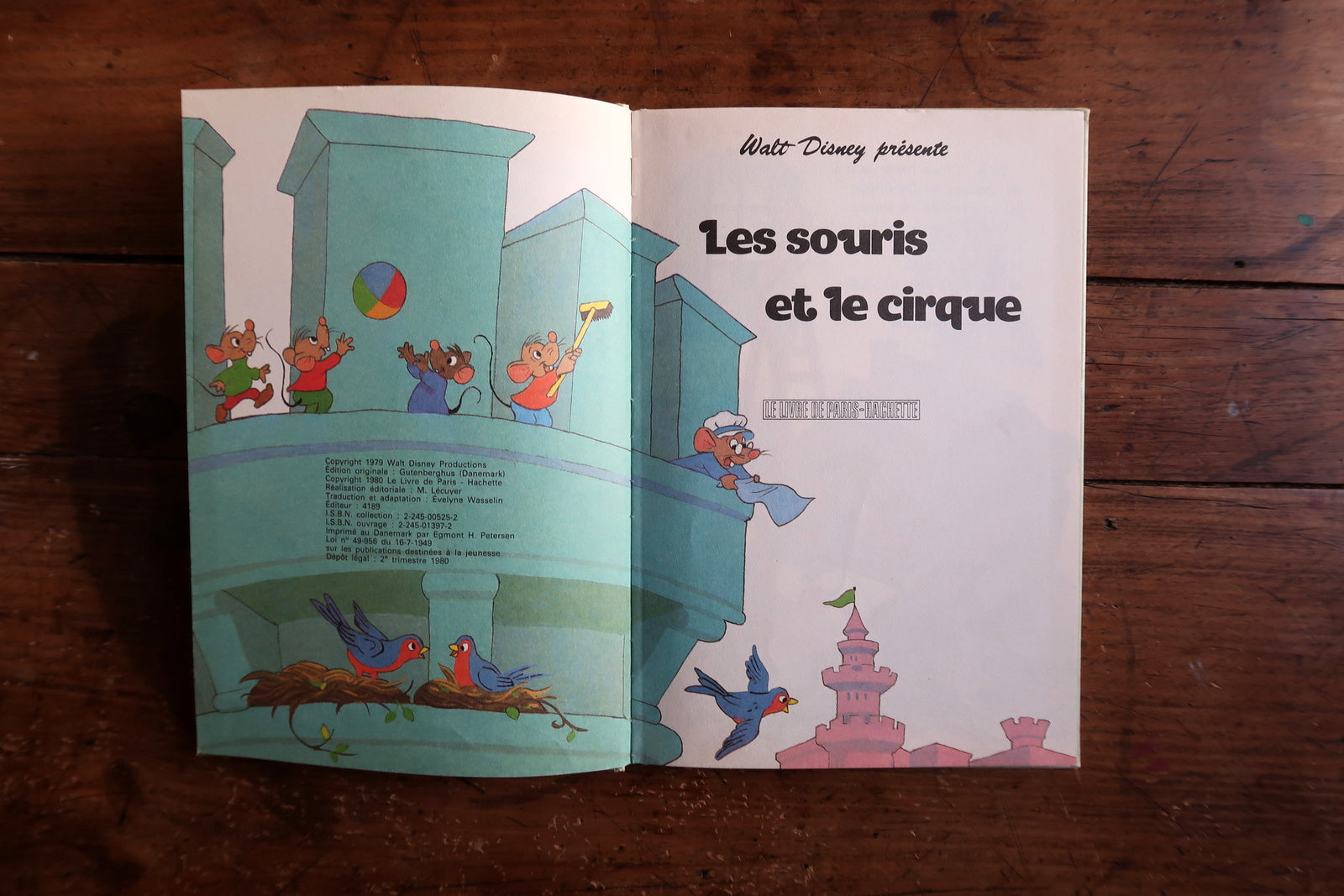 Walt Disney Les souris et le cirque interior pages, full-color illustrated scenes
