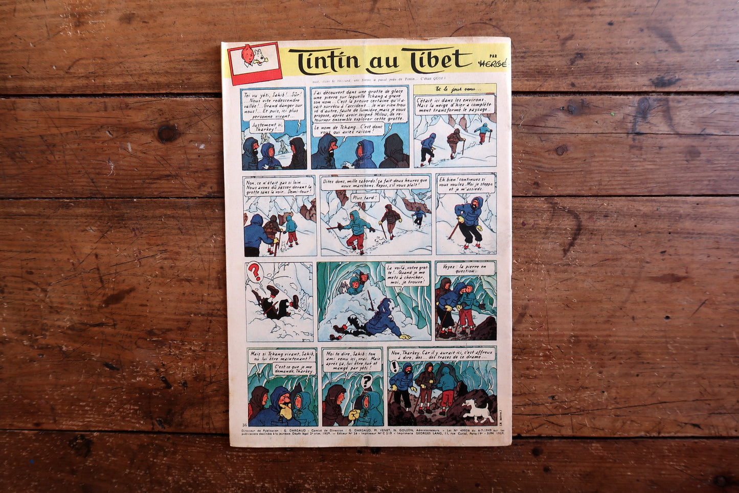 1959 Tintin magazine No. 556, French comic journal from the Hergé era, measuring approximately 8.3 by 11.8 inches, with a striking mid-century detective aesthetic cover.

