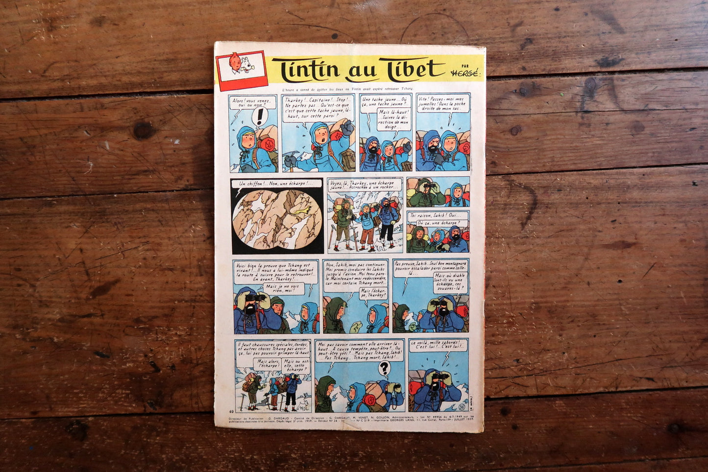 Vintage July 1959 Tintin magazine, good vintage condition with visible central fold mark, light edge and corner wear, and clean, complete interior pages totaling 40 pages.

