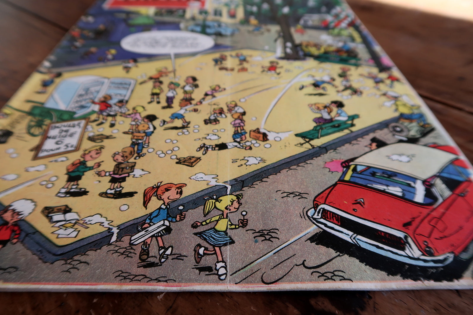 Nostalgic Tintin magazine issue from July 1959 with 36 pages, structurally intact, suitable for collectors of Hergé, Tintin, or vintage European comics.

