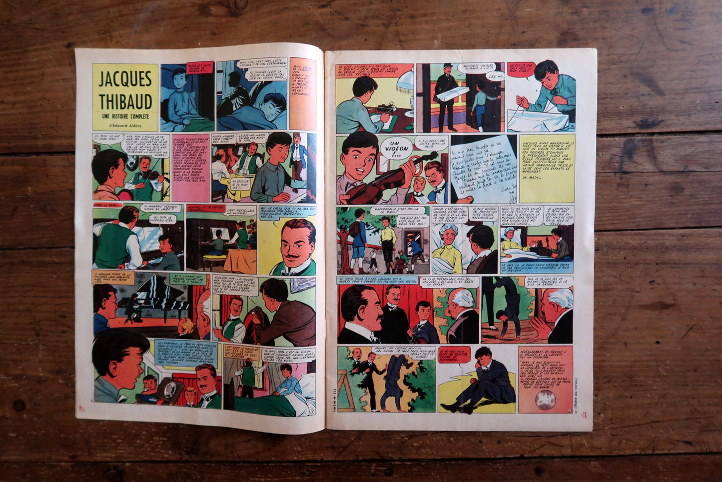 Collectible 1959 Tintin magazine – Le Journal des Jeunes – New Year holiday issue, featuring a festive cover and interior pages including Tintin au Tibet by Hergé.

