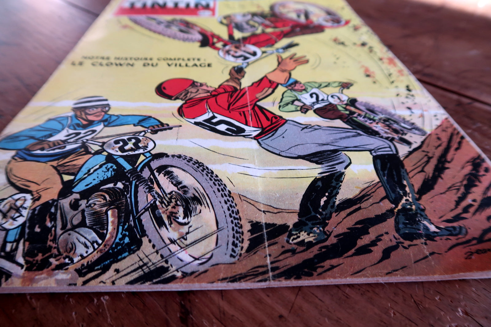 Nostalgic Tintin magazine issue from January 1959 with 40 pages, structurally complete, suitable for collectors of Hergé, Tintin, or vintage motorsport-themed comics.

