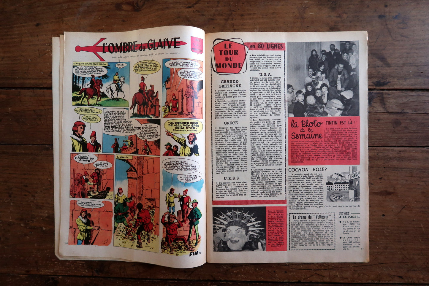 Open view of vintage Tintin magazine No. 537 showing interior comic strips including “SOS Météores” (Blake & Mortimer by E.P. Jacobs), historical illustrated stories (André Le Nôtre), and vintage advertisements.


