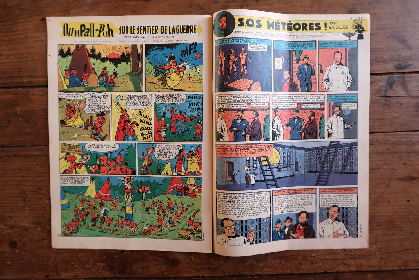 Open view of original Tintin magazine N°539 showing interior pages including Oumpah-Pah sur le Sentier de la Guerre by Goscinny & Uderzo (creators of Astérix), a news feature on aviation first flights, and period advertisements.

