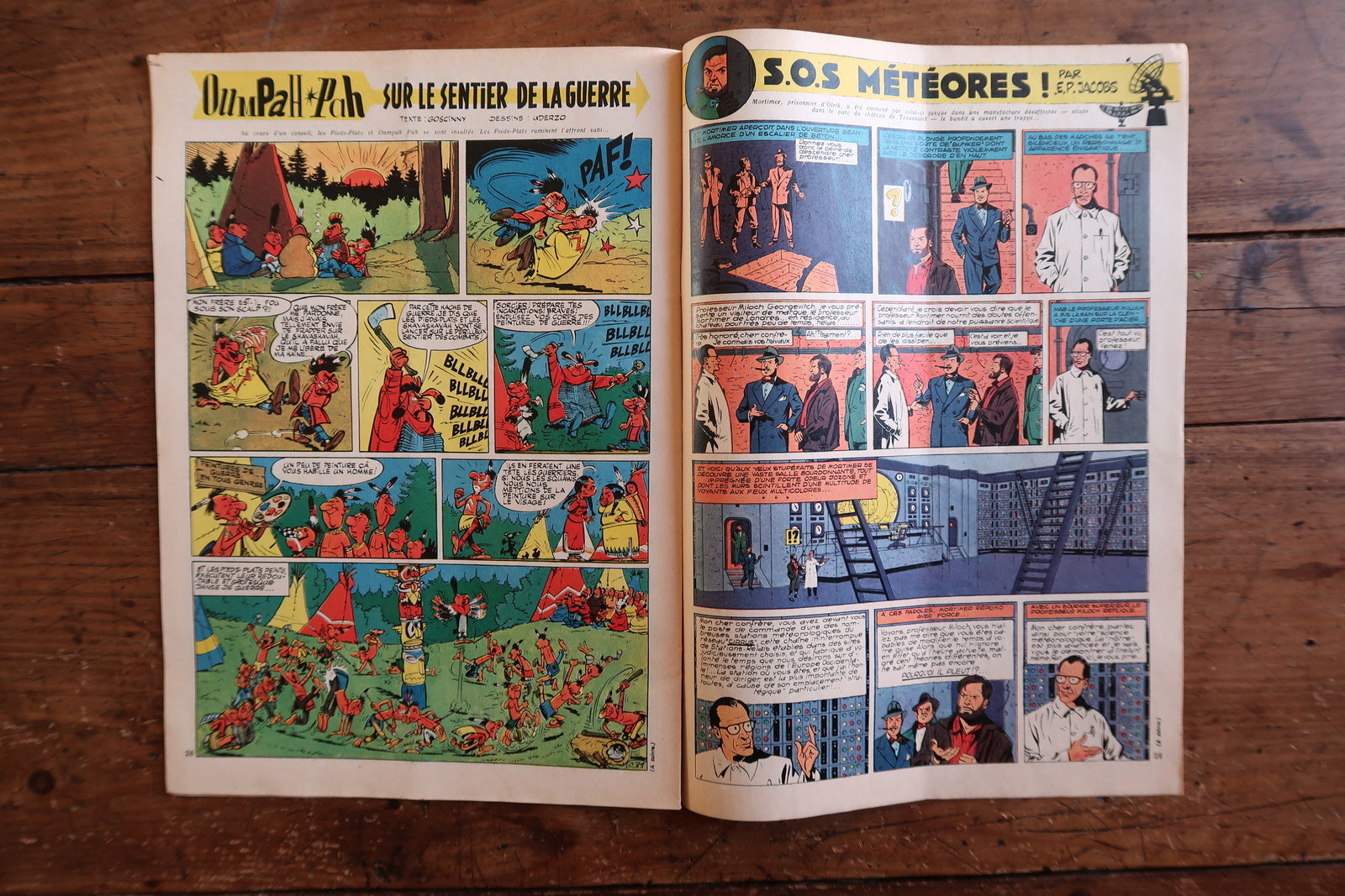 Open view of original Tintin magazine N°539 showing interior pages including Oumpah-Pah sur le Sentier de la Guerre by Goscinny & Uderzo (creators of Astérix), a news feature on aviation first flights, and period advertisements.

