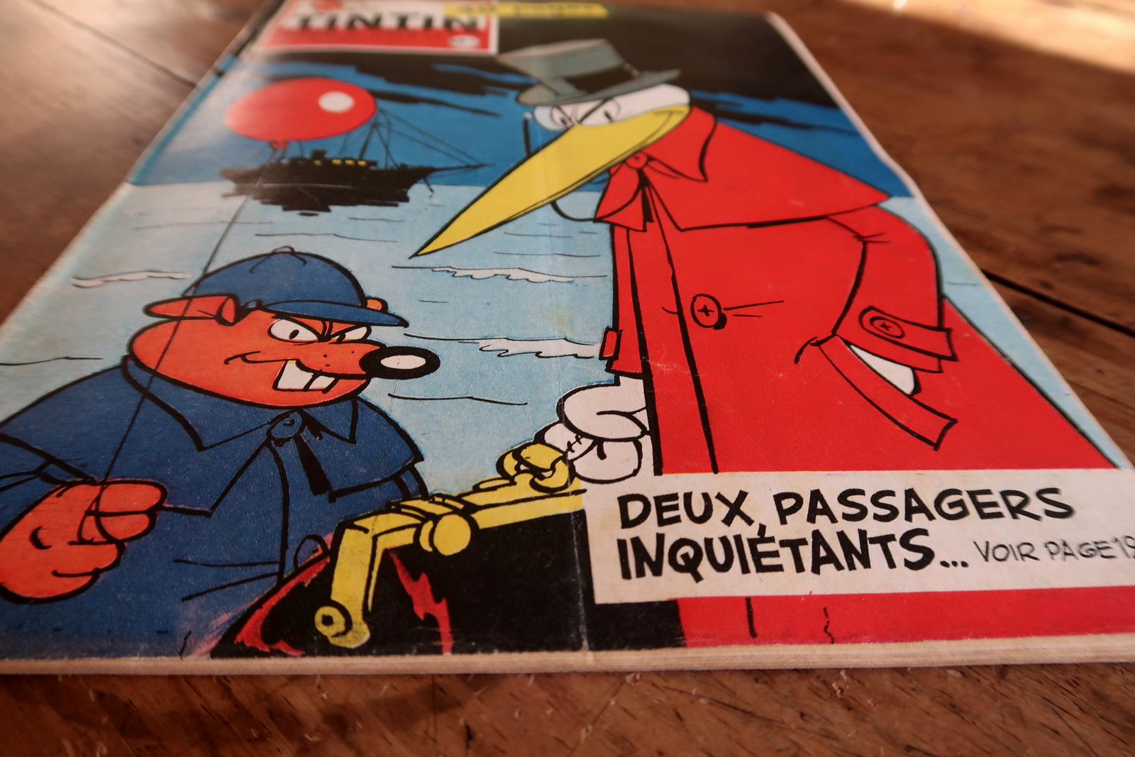 Nostalgic Tintin magazine issue from February 5, 1959, with 40 pages, in good condition with light edge wear only, cover colors vivid and intact, interior complete and bright throughout.

