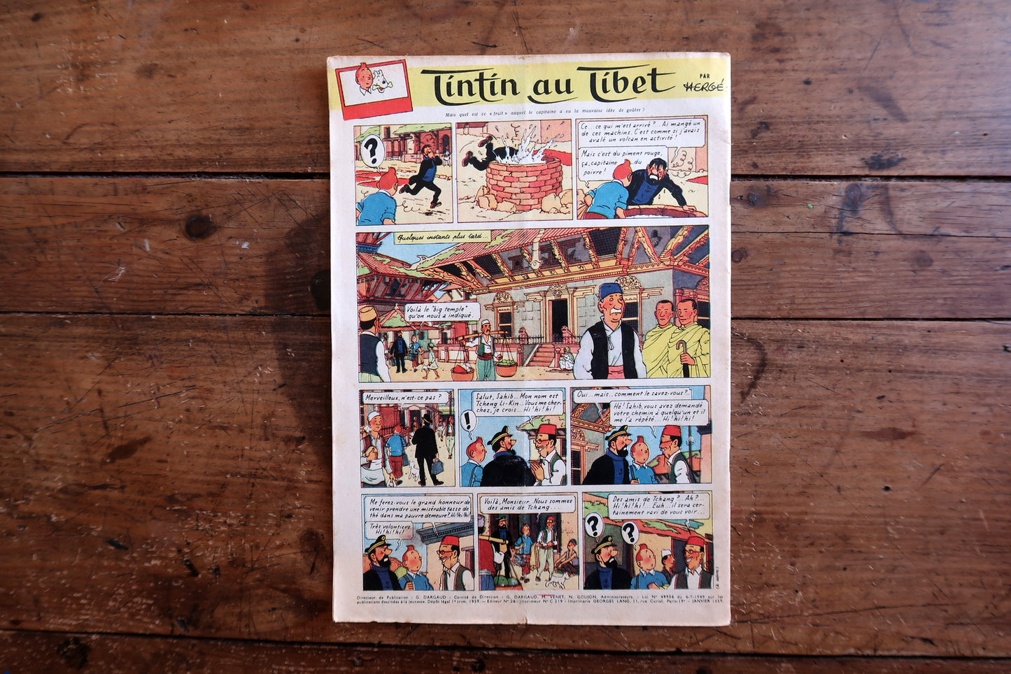 Collectible 1959 Journal de Tintin featuring a historically charged Douglas Bader complete story "Douglas Bader ou le Pilote aux Jambes de Zinc" by Fernand Cheneval across a full double-page spread inside, with a full-page color Tintin au Tibet episode by Hergé on the back cover.

