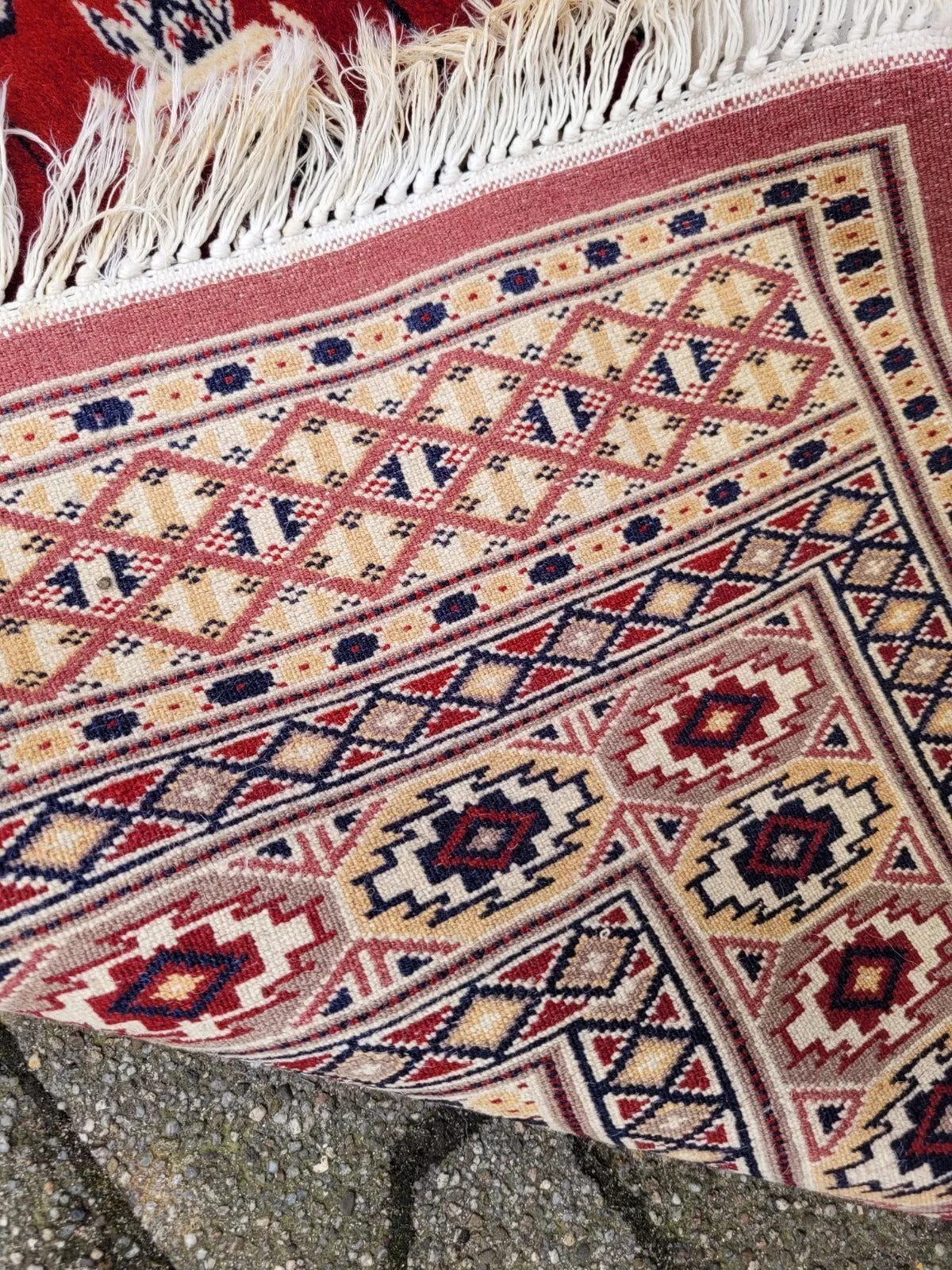 Vintage wool rug in 4.2 by 5.9 foot dimensions

