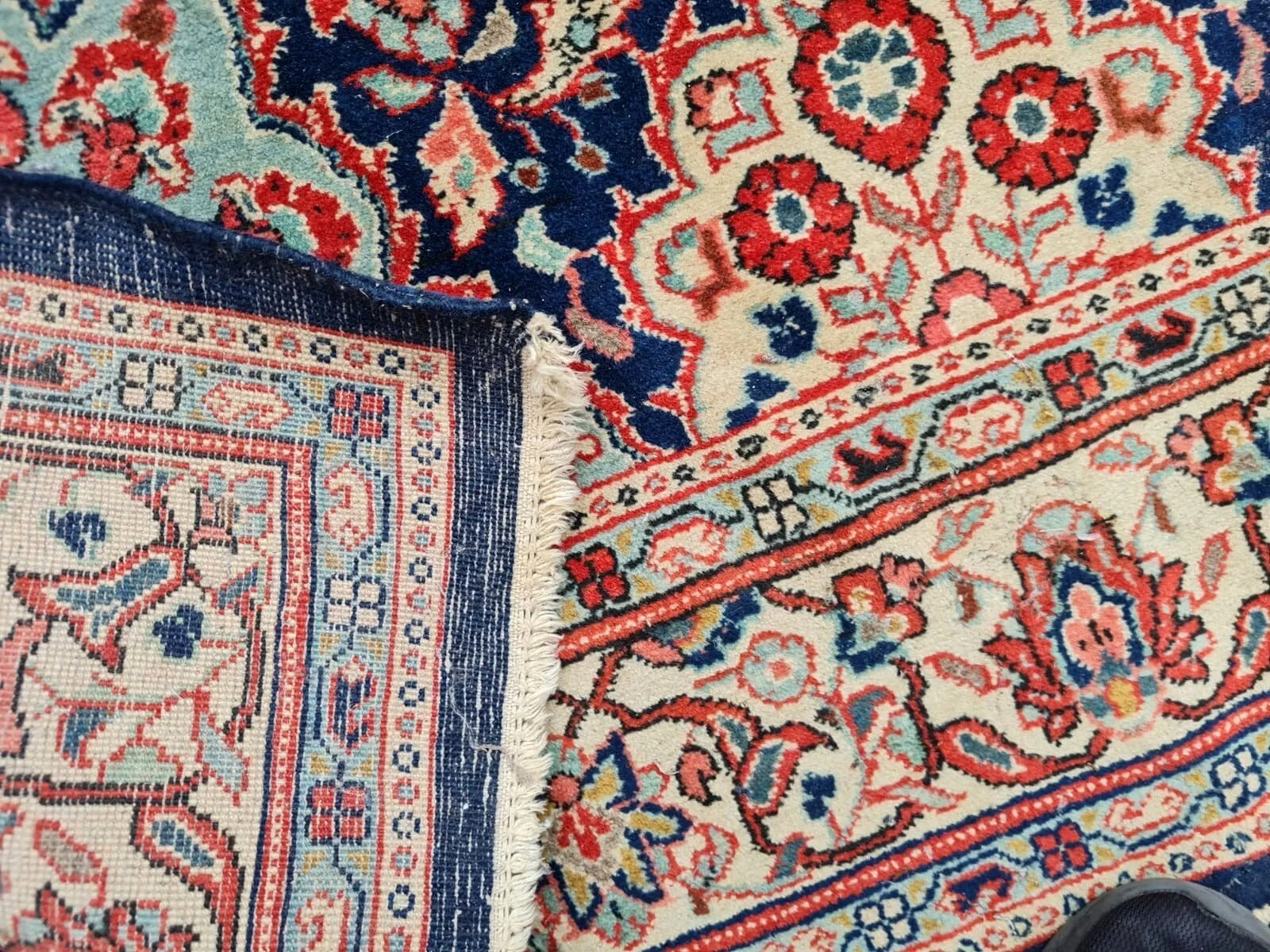Central medallion in red and light blue on 1920s rug

