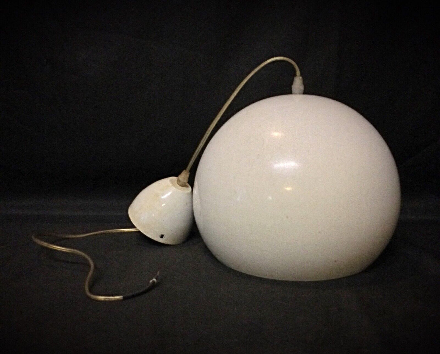 Overhead view of the 60's lamp showing the top fixing point
