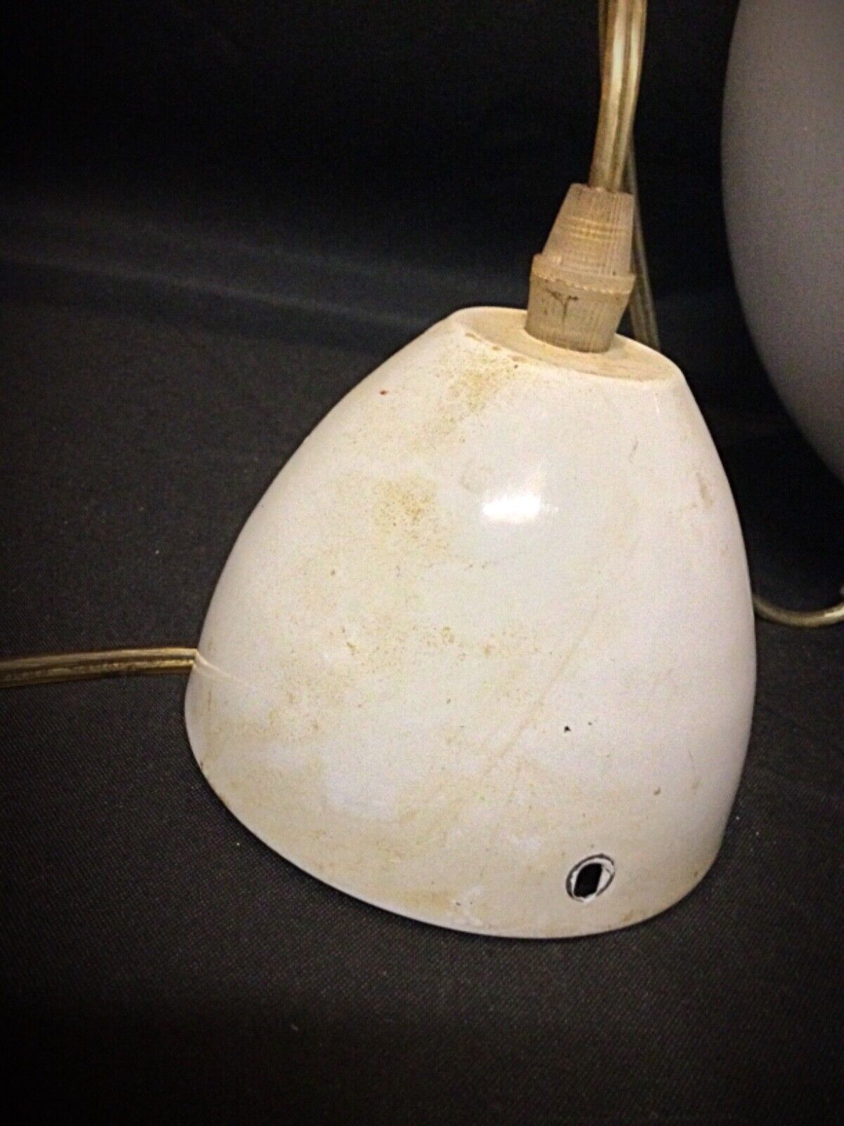 The retro enamel lamp placed on a surface to display dimensions
