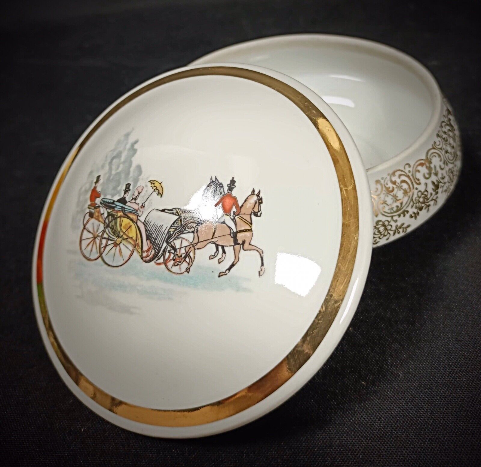 Close-up of the coach scene on L.F. porcelain bonbonnière
