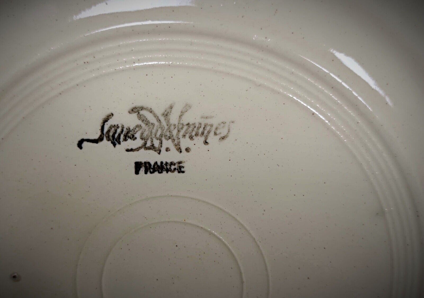 Mid-century French faïence plate in floral decor

