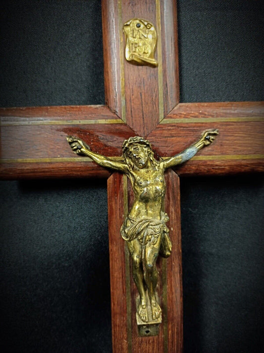 Close-up of Christ figure in spelter detailing body form