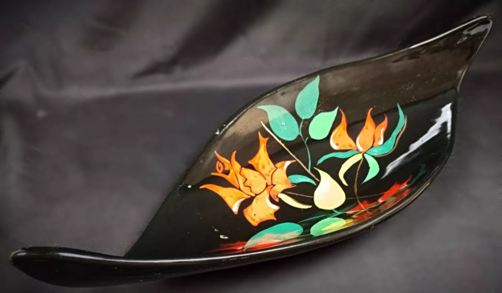 Close-up of vibrant flower details in Bagatelle pattern

