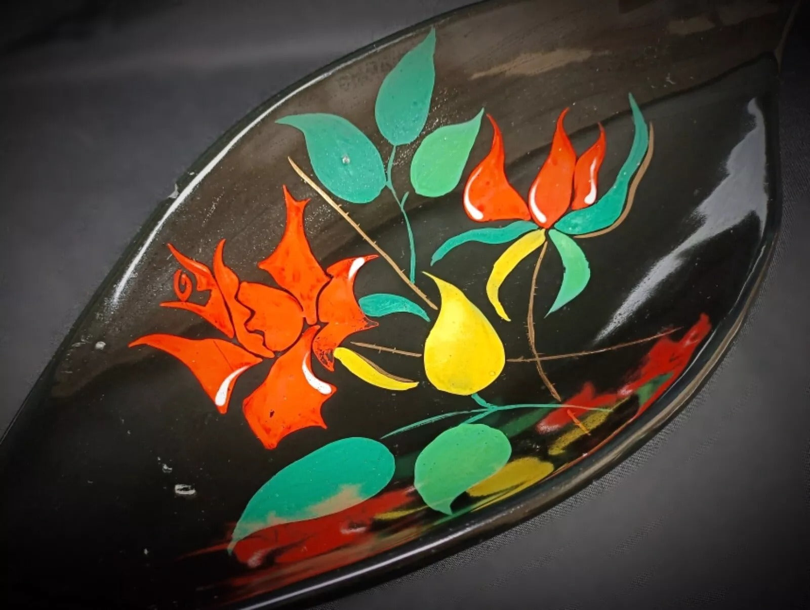 Gilded accents and borders on the ceramic platter

