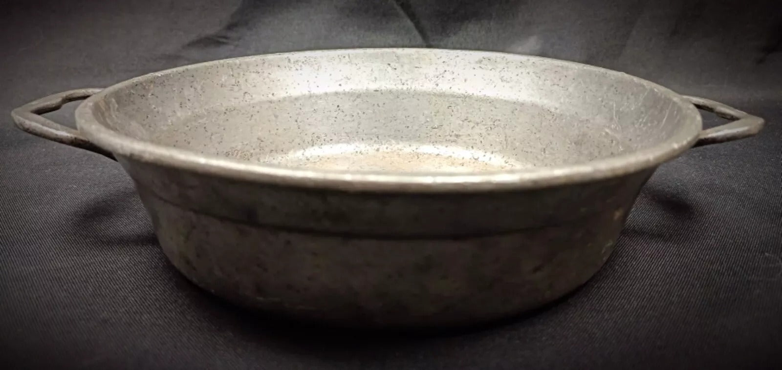 Side profile showing plate depth and handle

