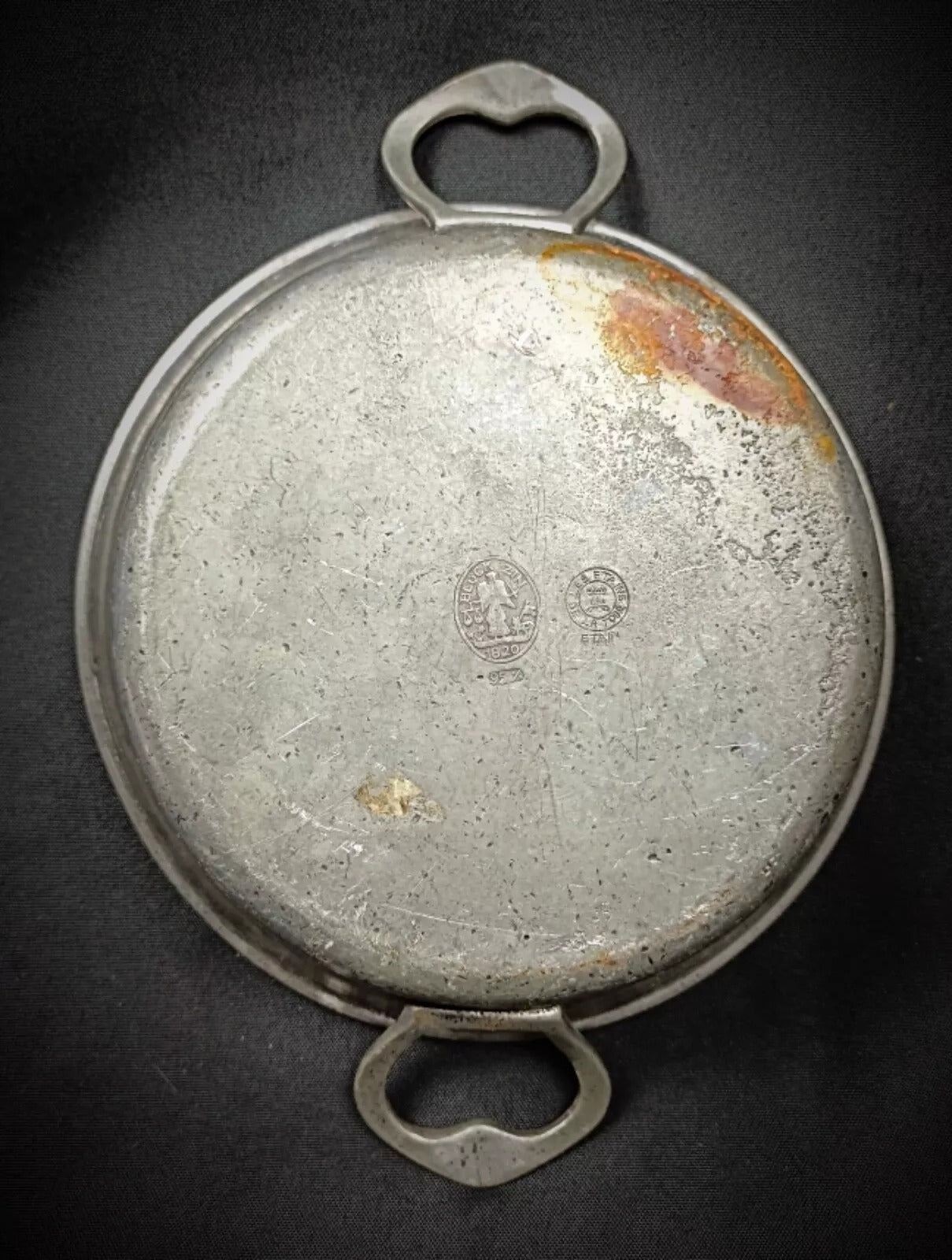 Overall presentation of this antique pewter piece


