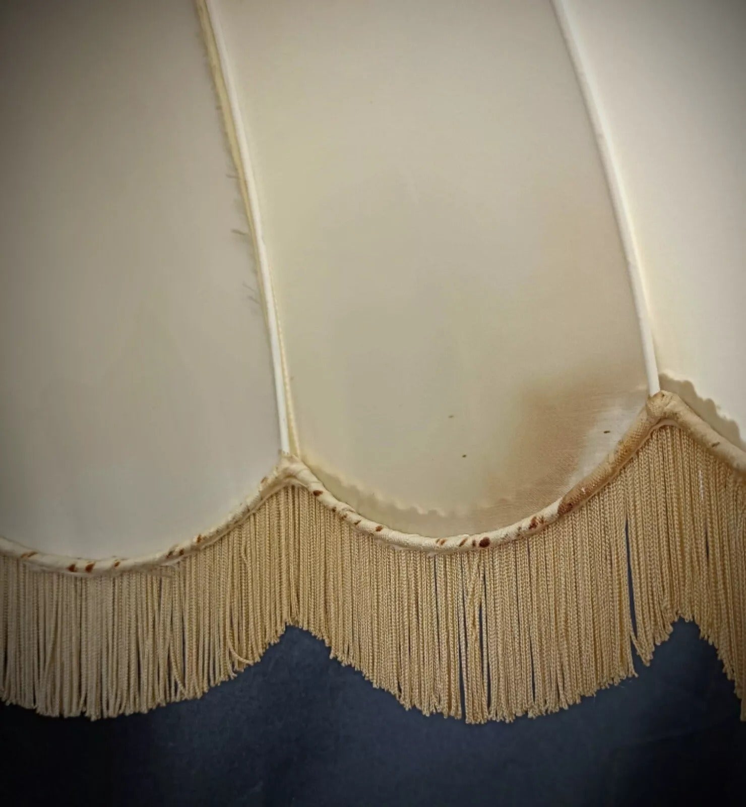 Base construction and stability features

