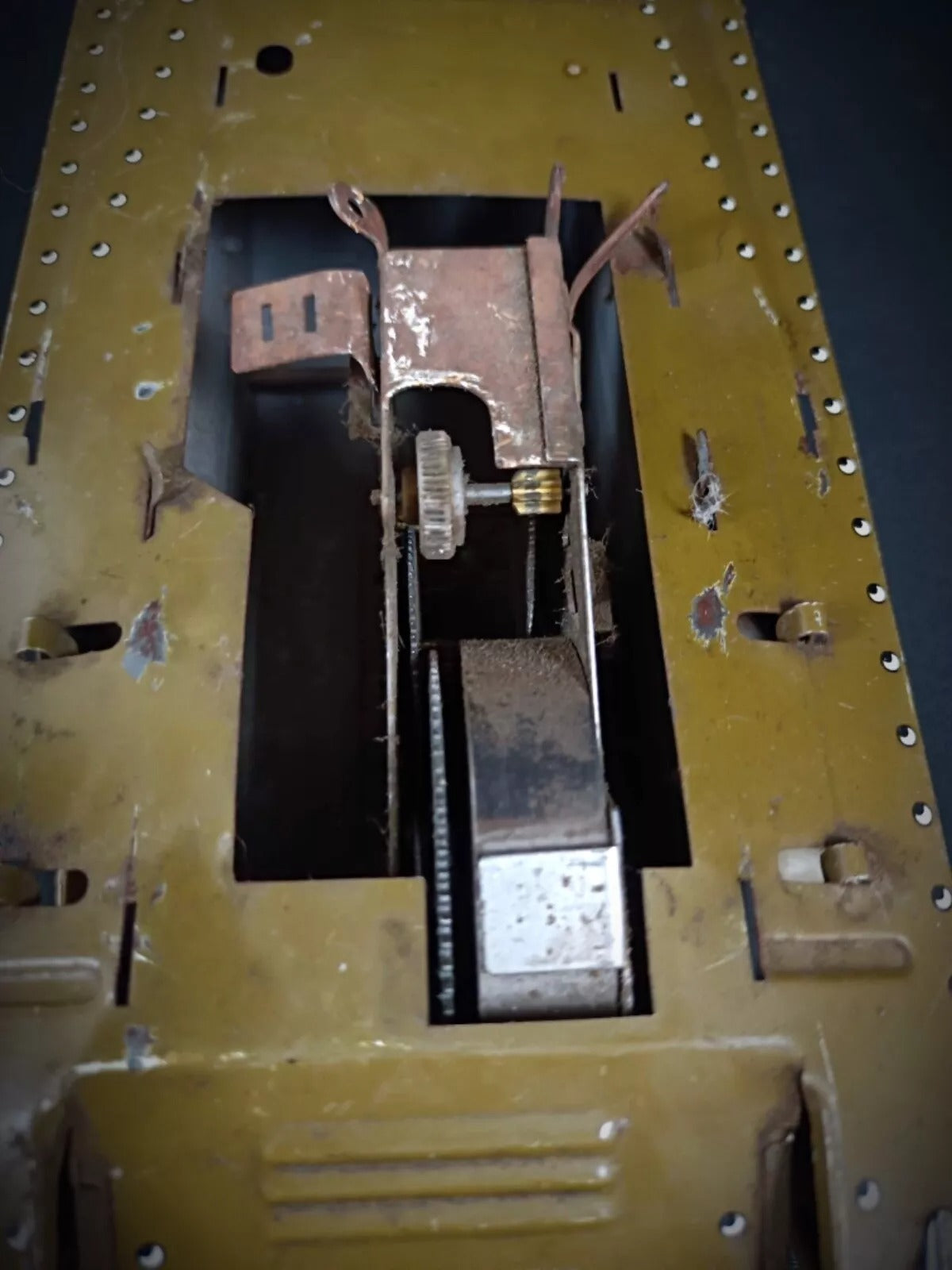 Size comparison showing 19.5 cm length

