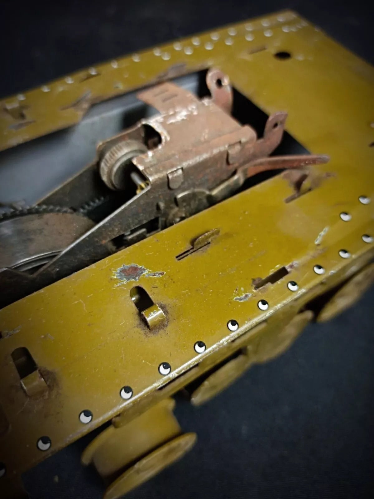 Tank tread details and construction

