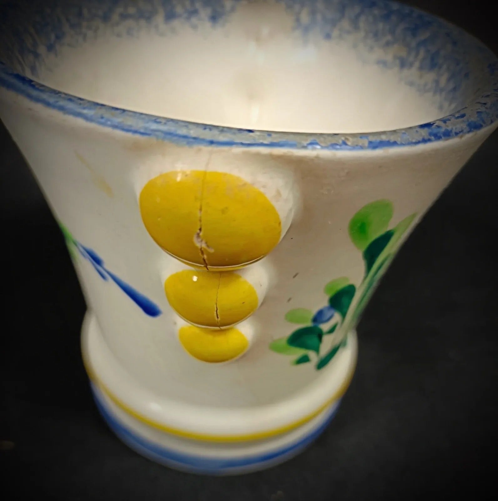 Overall presentation of French faience pottery

