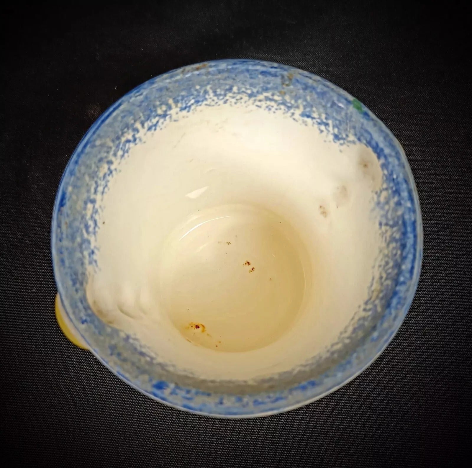 Base showing slight wear and manufacturing details

