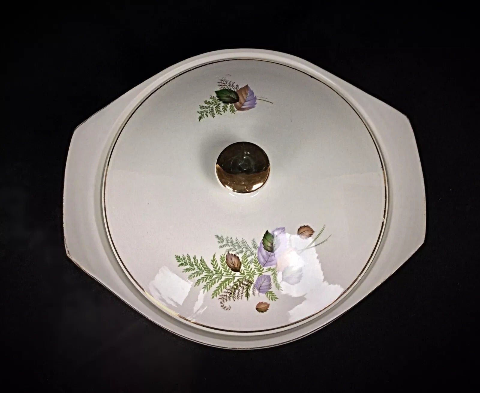 Overall presentation of this rare tureen


