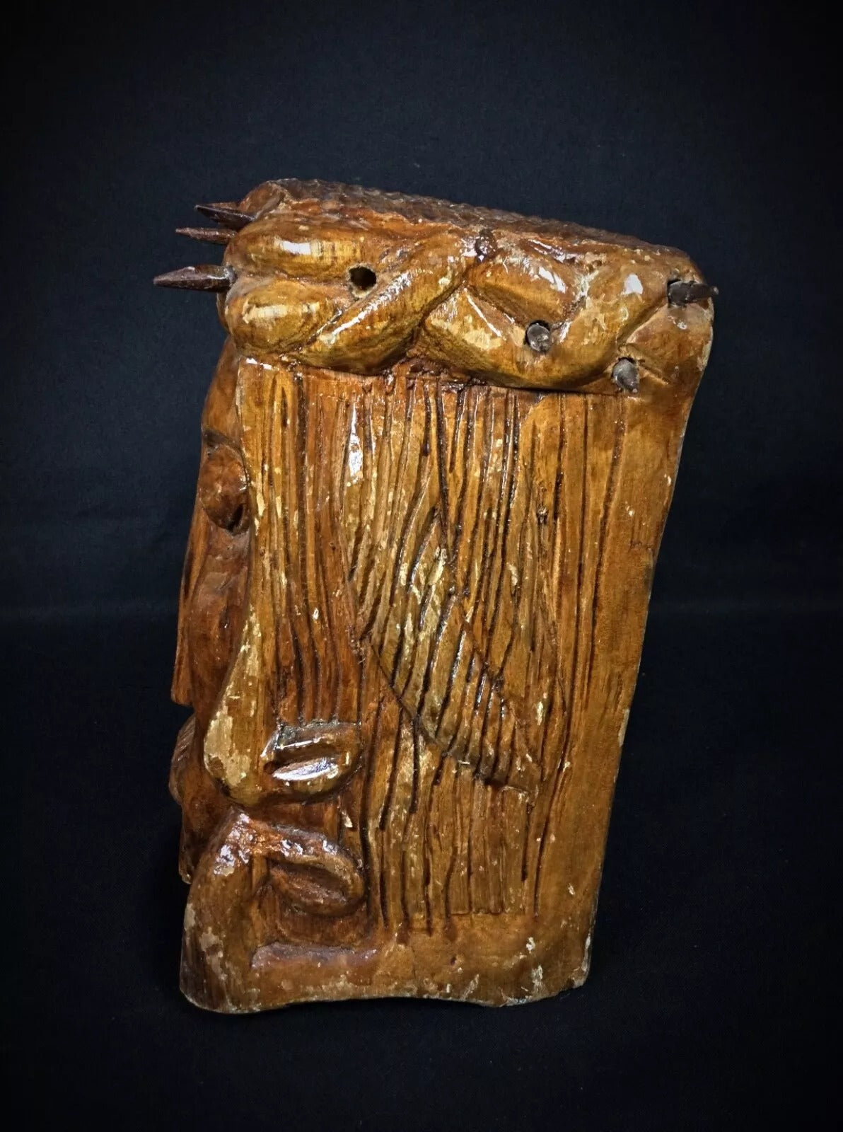 Side profile showing carving depth and dimension

