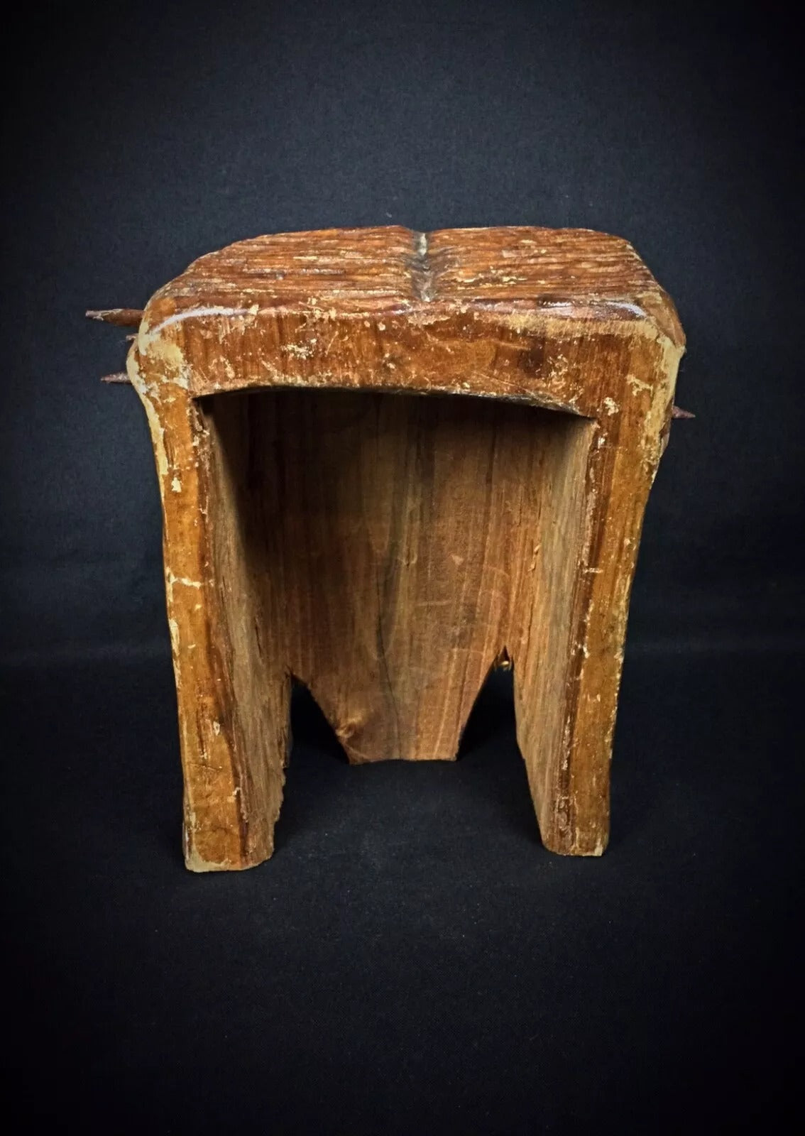 Overall presentation of this religious artifact

