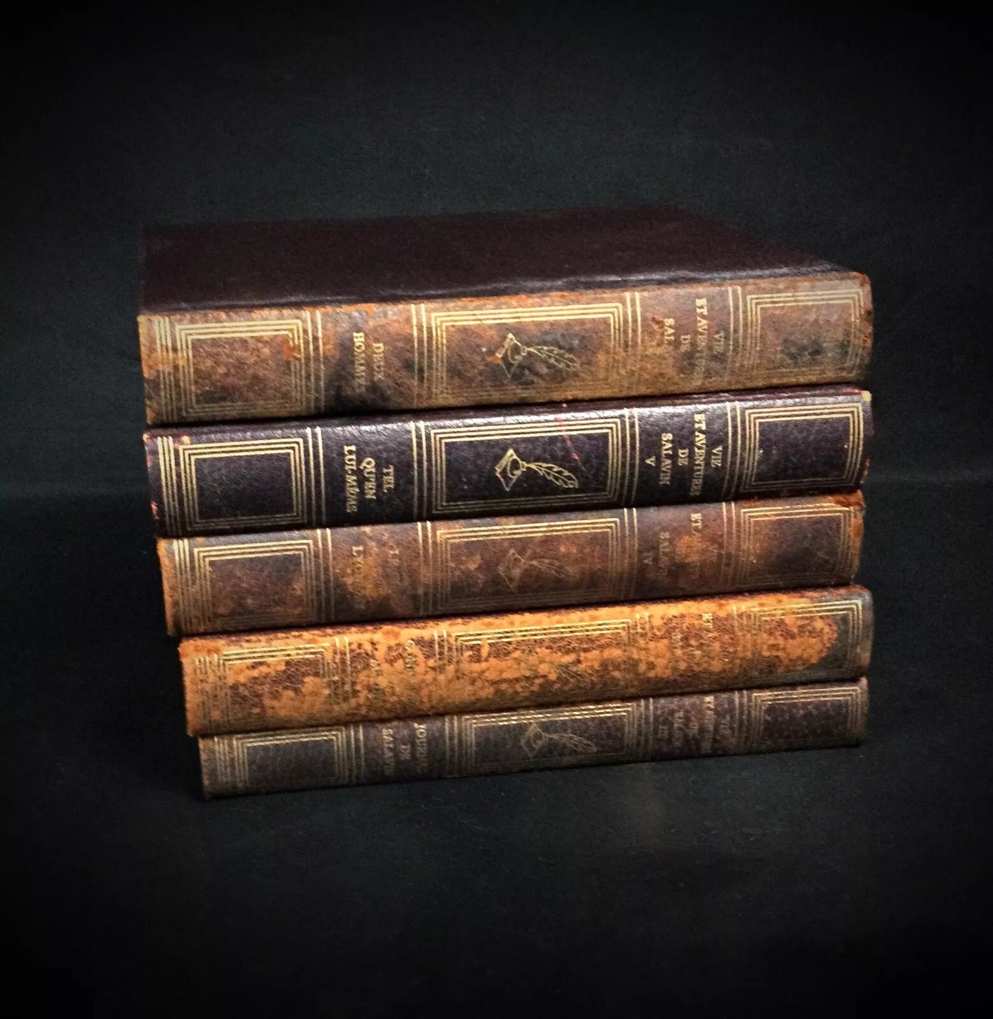 Close-up of the edition number 4779 printed inside the book.

