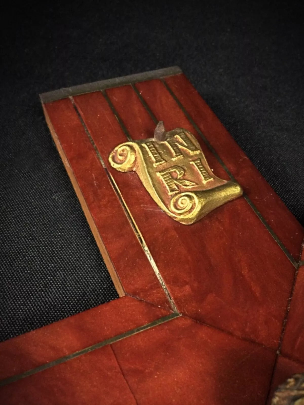 Detail of the INRI titulus and decorative top terminal.

