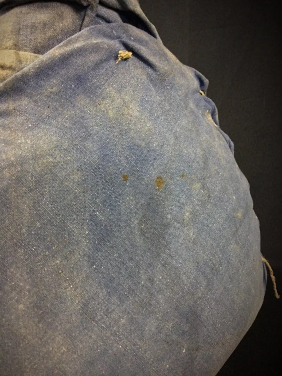 Detail of the small tear and honest wear on the woven threads of the case.

