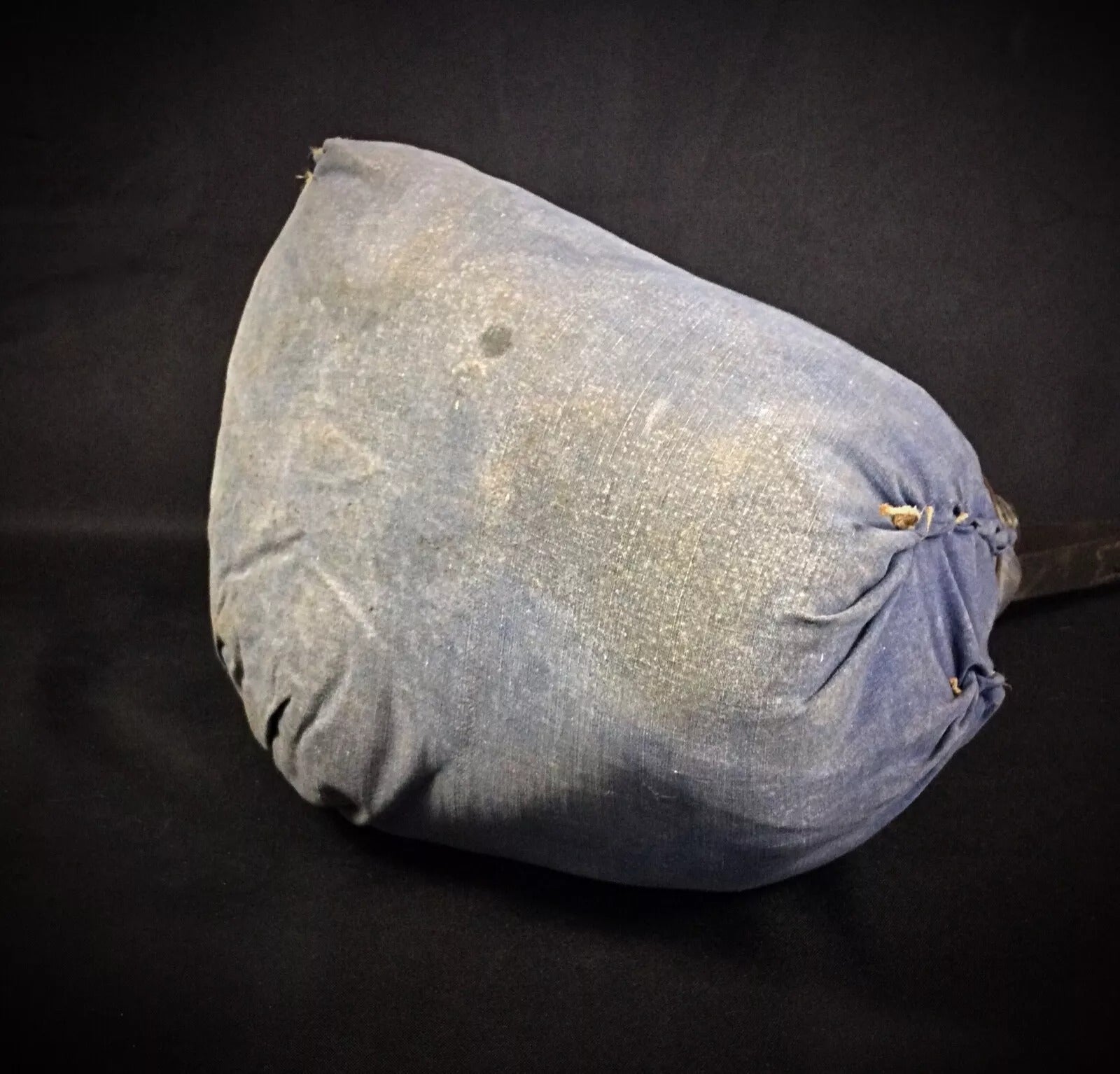 Close-up on the handle of the woven case and how it is attached.

