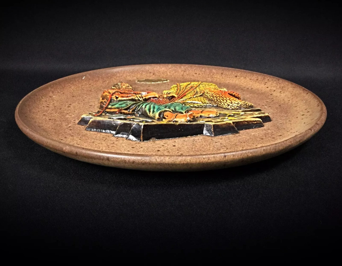 Detailed craftsmanship of the Vallauris pottery plate

