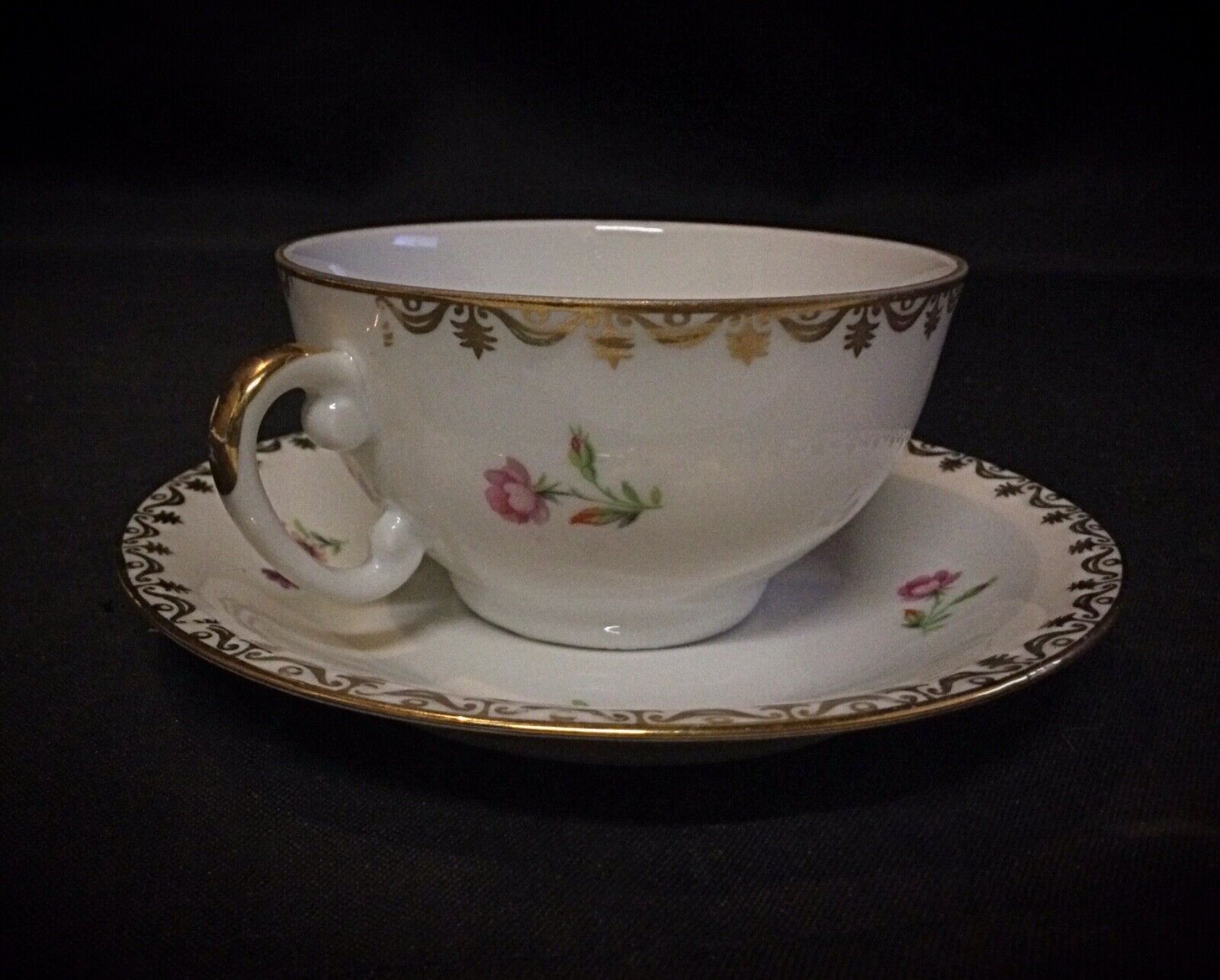 Elegant set of 9 S.E.R France porcelain coffee cups and matching saucers
