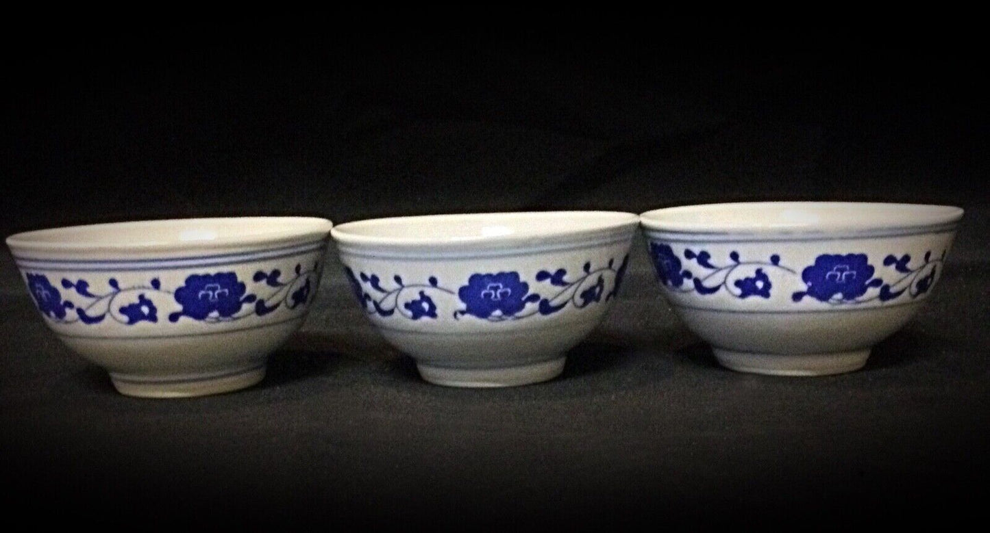 Elegant vintage Chinese porcelain bowl set with delicate design

